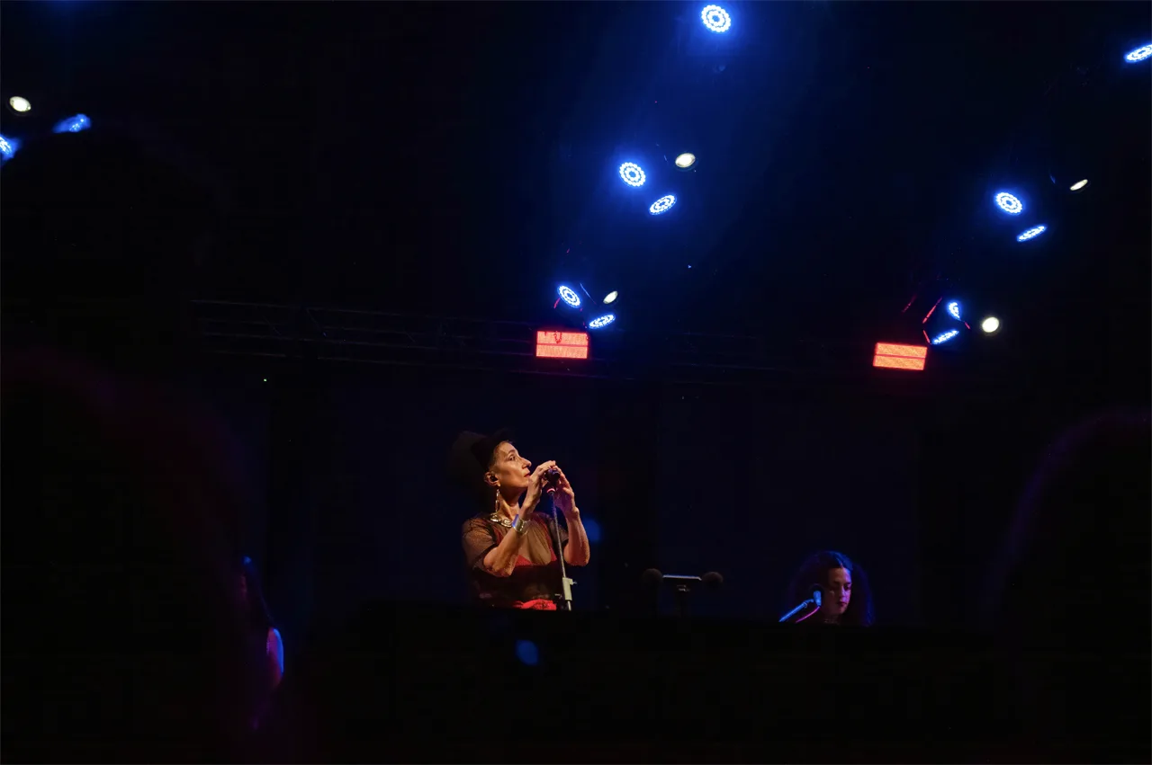 Hilda Canta Charly