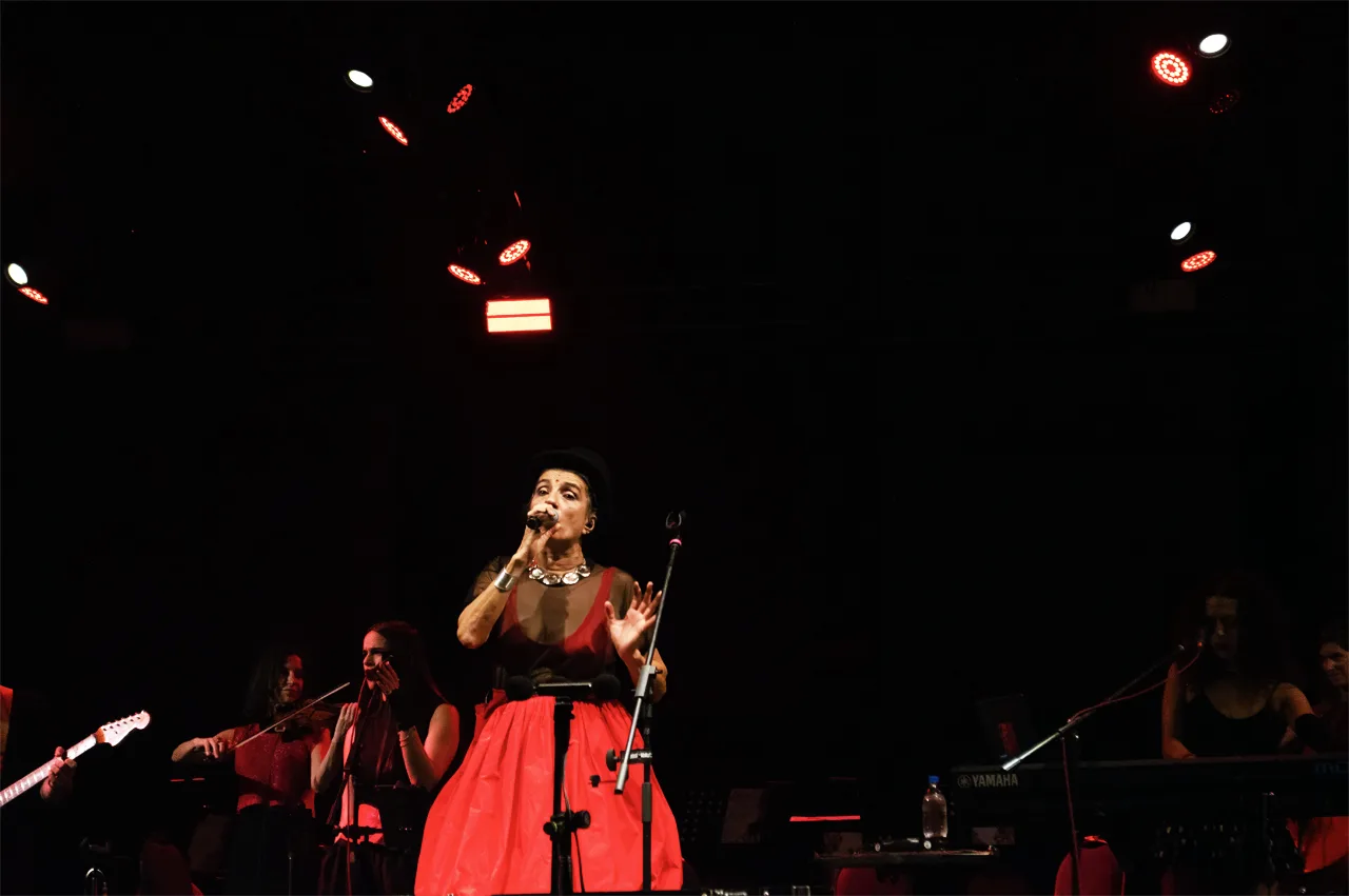 Hilda Canta Charly