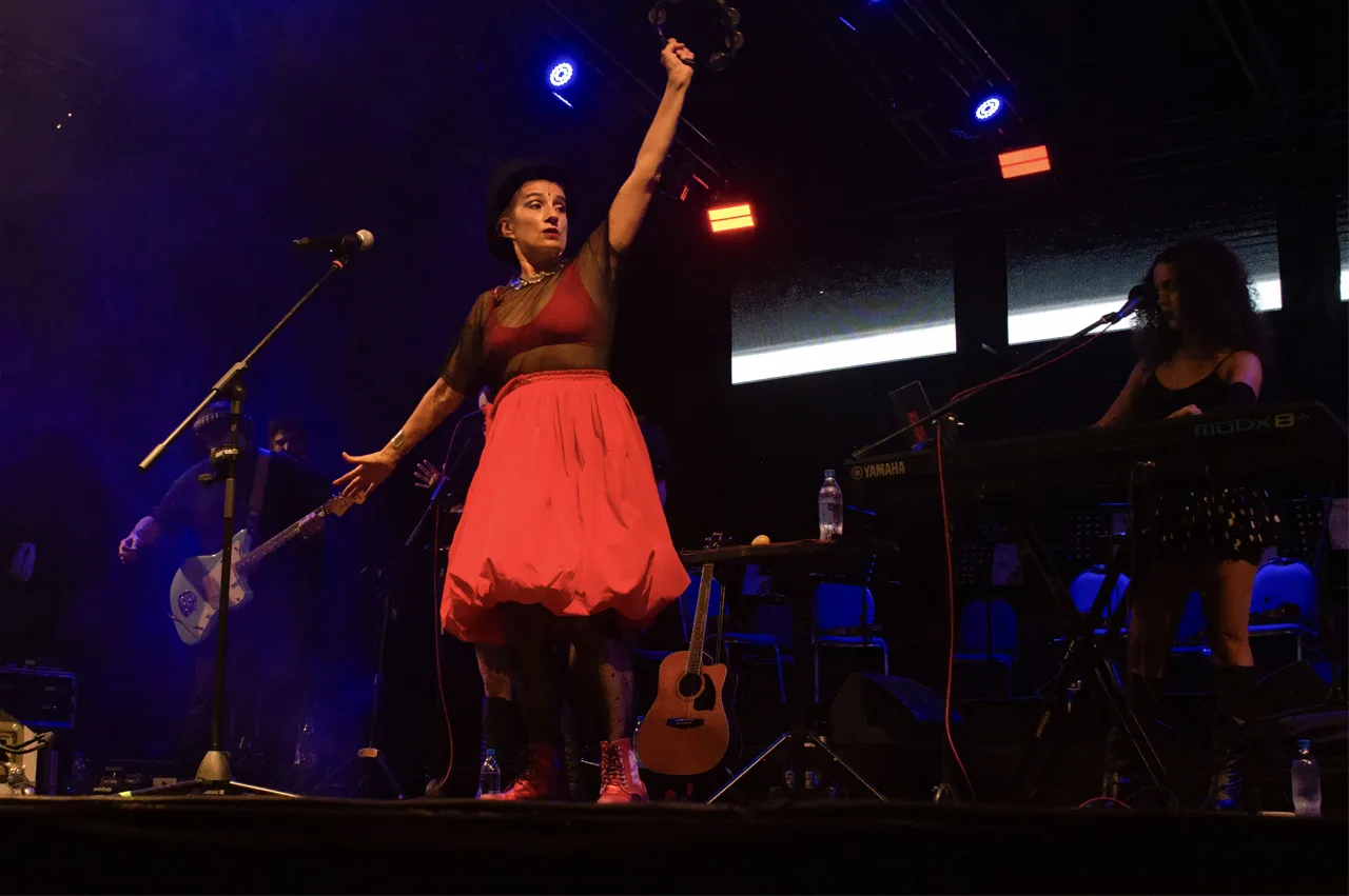 Hilda Canta Charly
