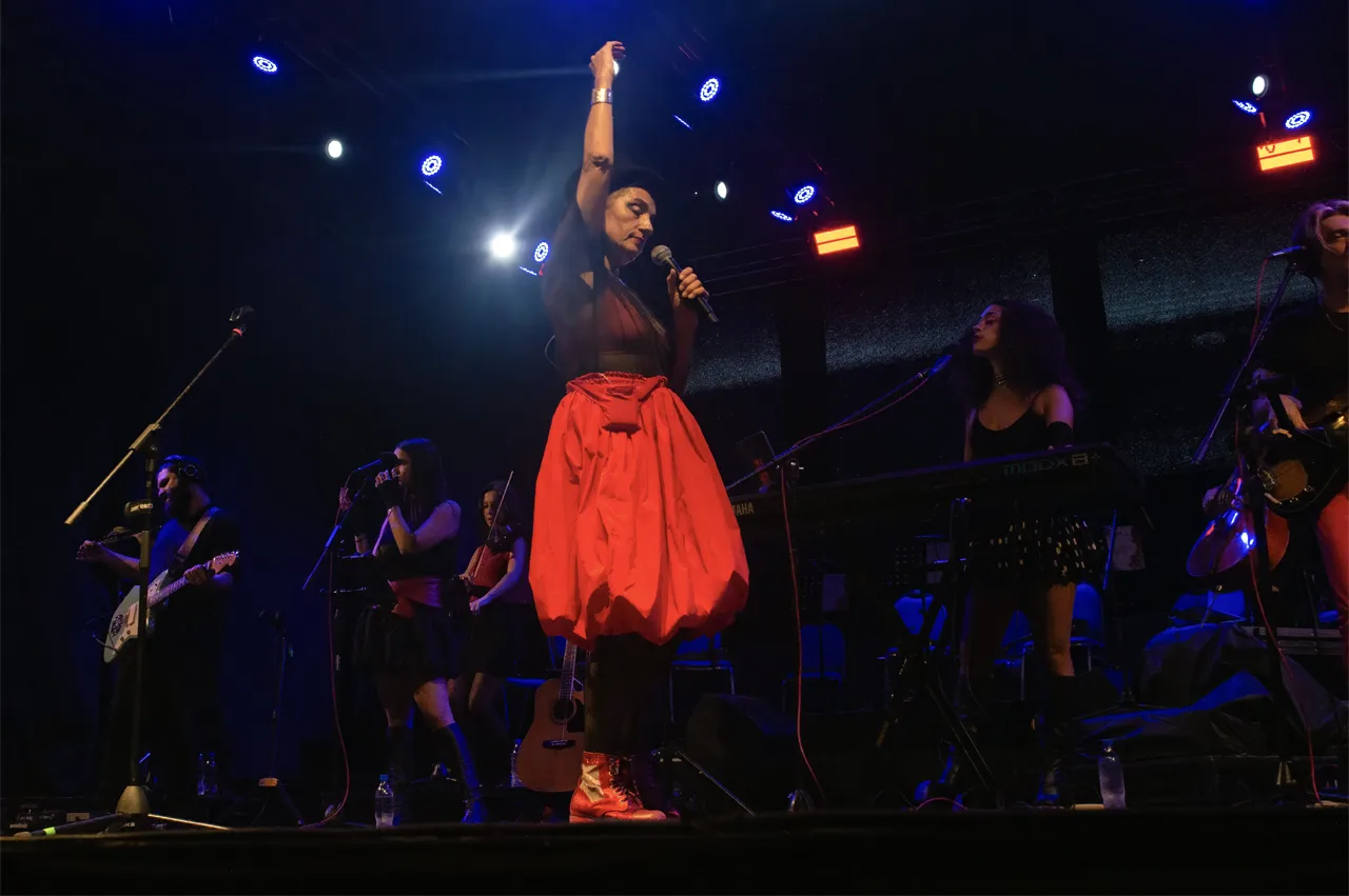 Hilda Lizarazu presentó Hilda Canta Charly en el Ciclo Otoño Polifónico de Río Cuarto