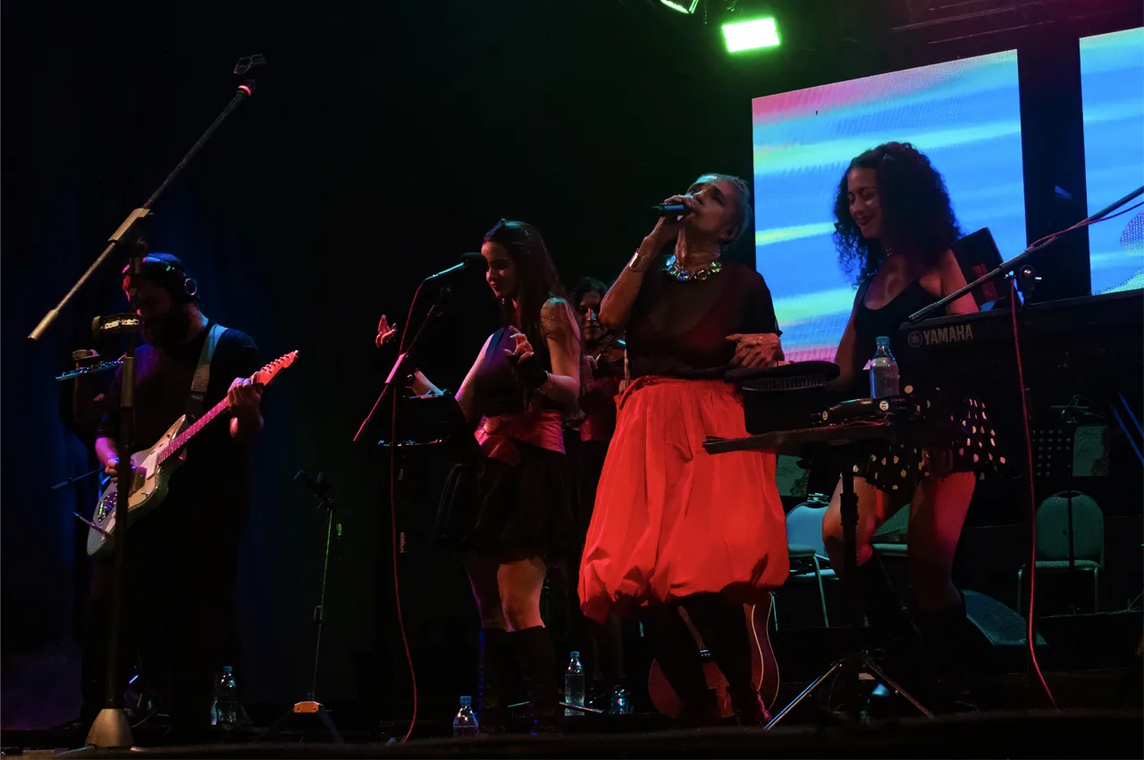 Hilda Canta Charly