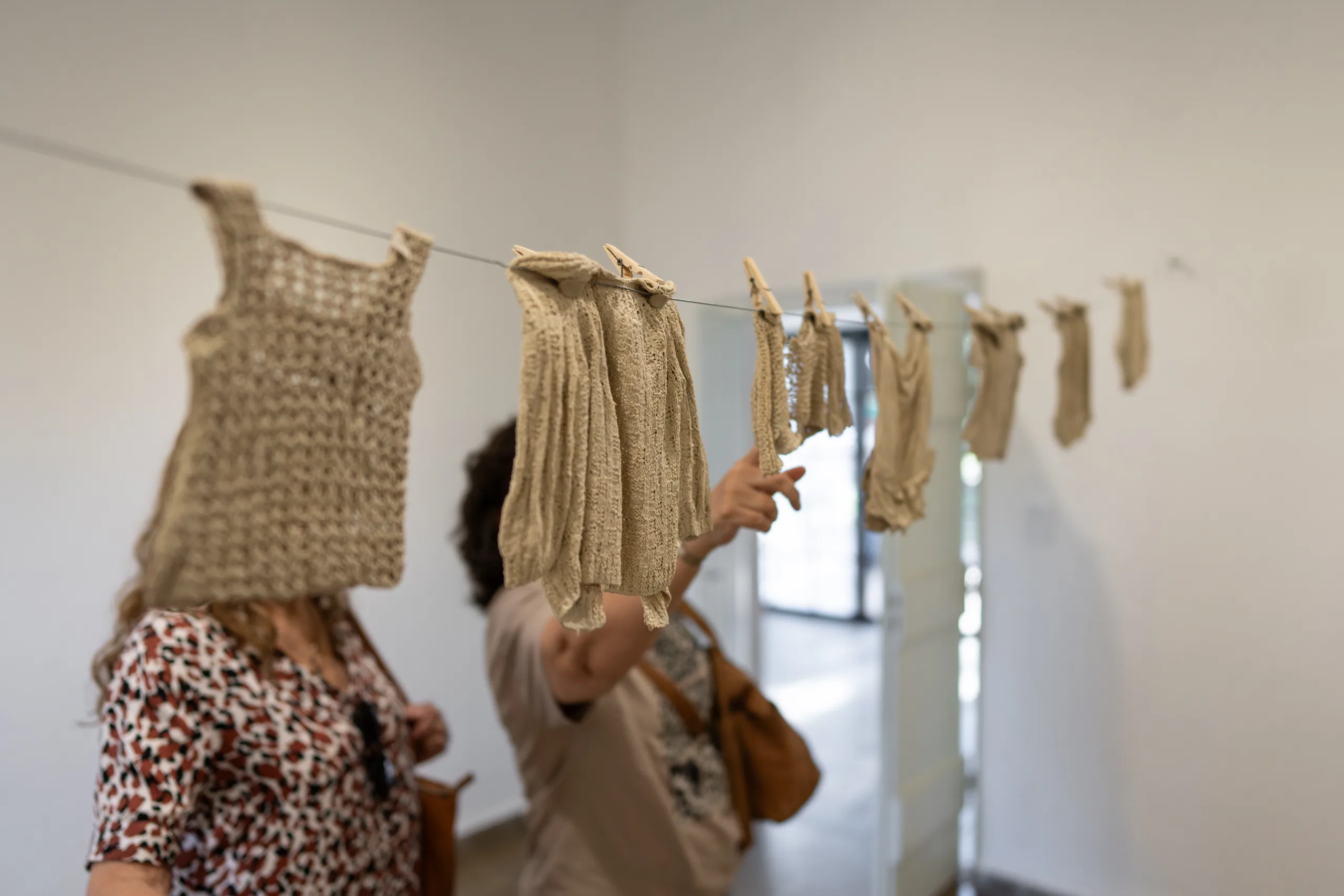 Piezas de la muestra Aguardamiento, de Gonzalo Cascón