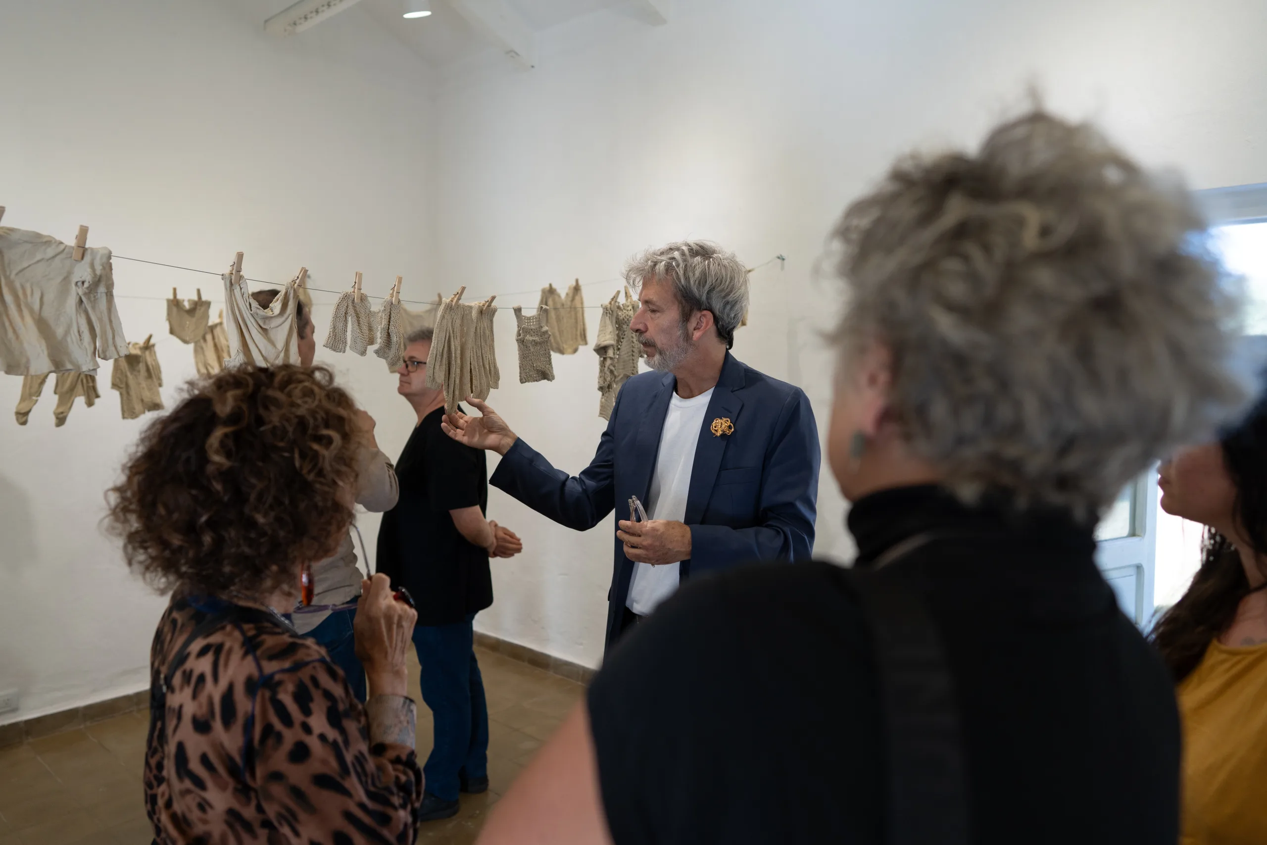 Gonzalo Cascón en la inauguración de su muestra Aguardamiento