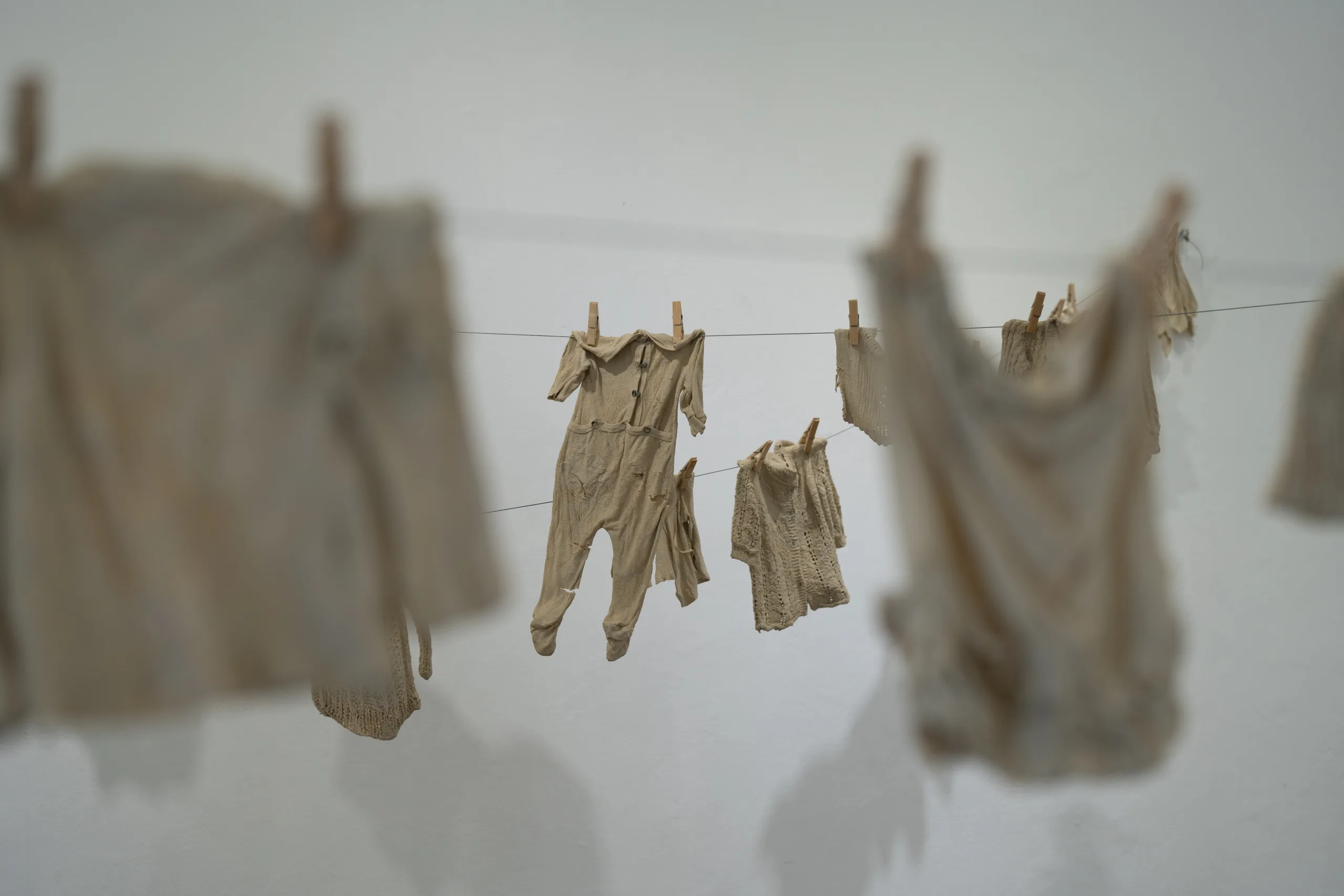 Piezas de la muestra Aguardamiento, de Gonzalo Cascón