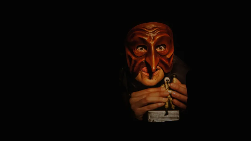 Máscara de Pantalone creada por La Mascarada para la obra teatral "Ayún, vel la luz en el otro"