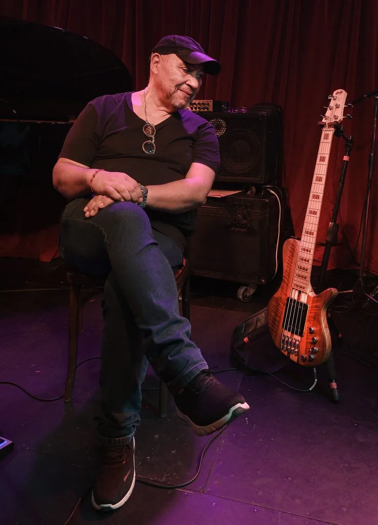 Daniel Maza con su bajo