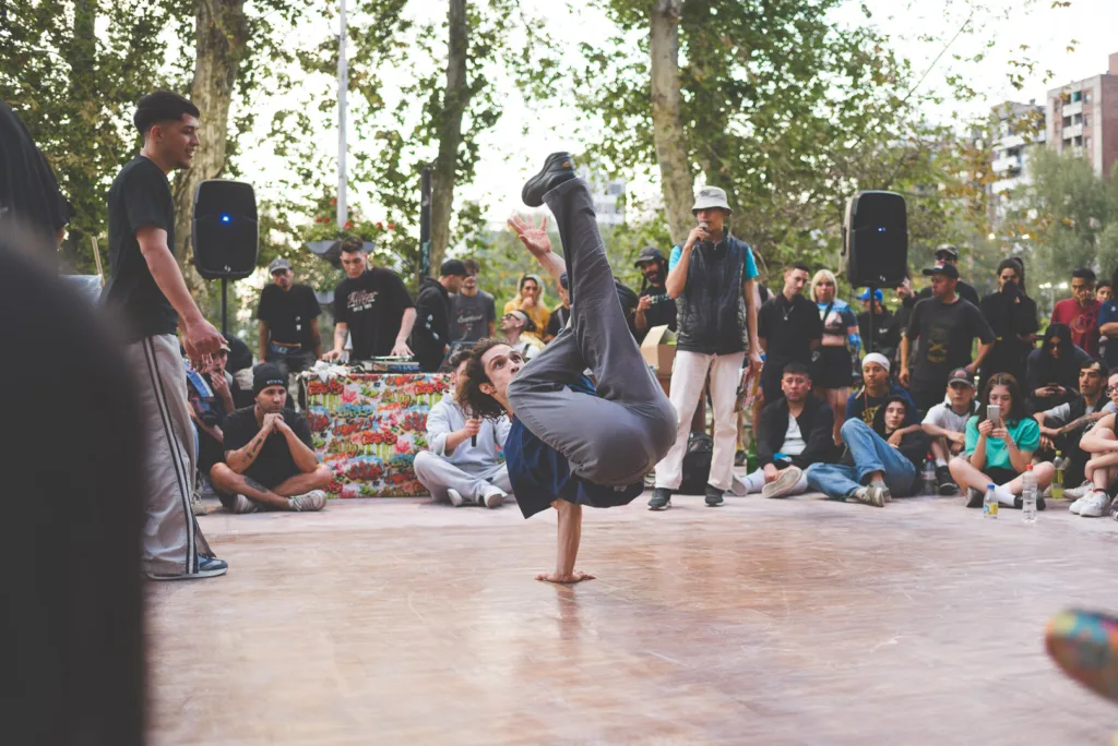 b-boy en una batalla de hip-hop